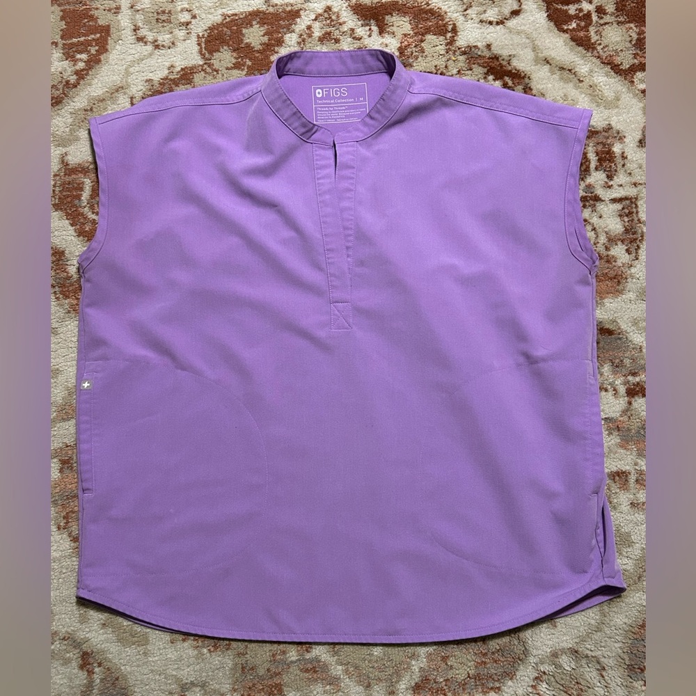 Figs Women’s Rafaela Scrub Top Lavender